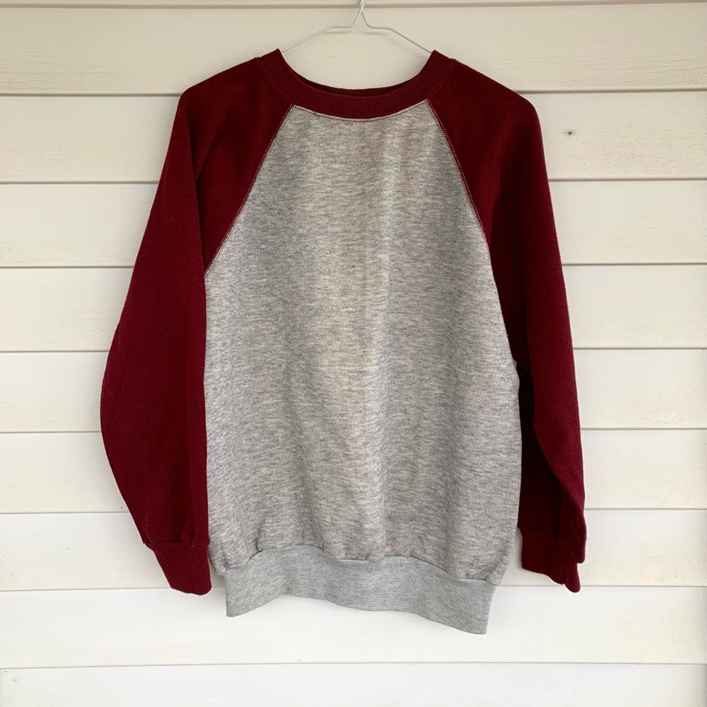 Grey and red crewneck sweatshirt with a relaxed fit